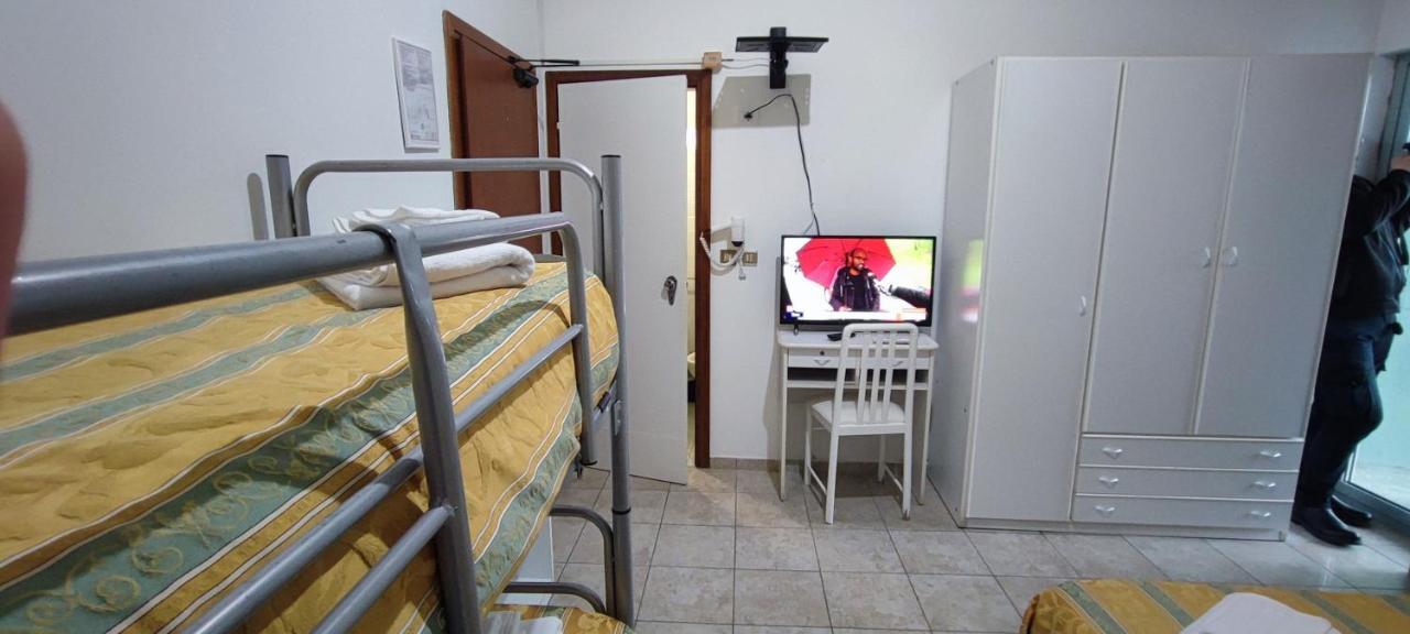 Hotel Zeus Lido Di Classe Room Only Bagian luar foto