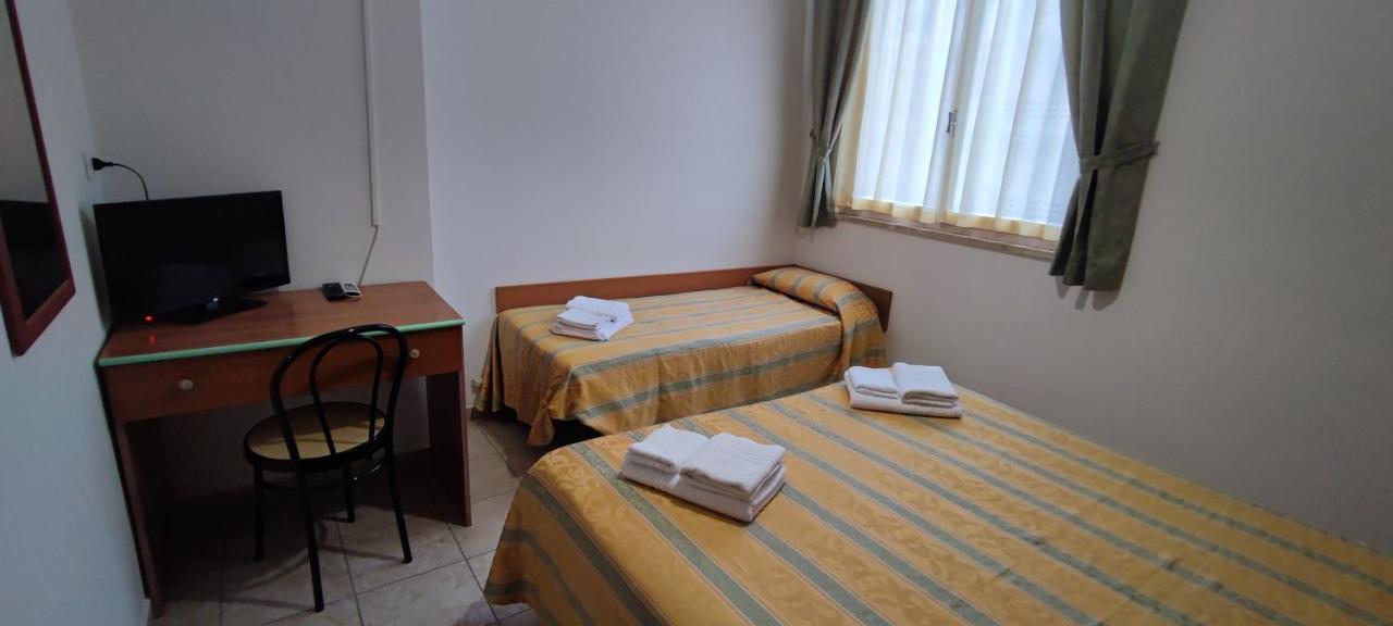Hotel Zeus Lido Di Classe Room Only Bagian luar foto