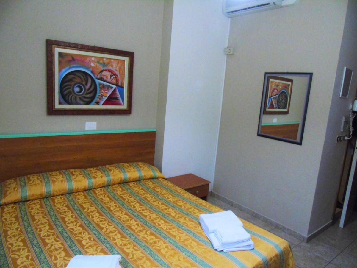 Hotel Zeus Lido Di Classe Room Only Bagian luar foto