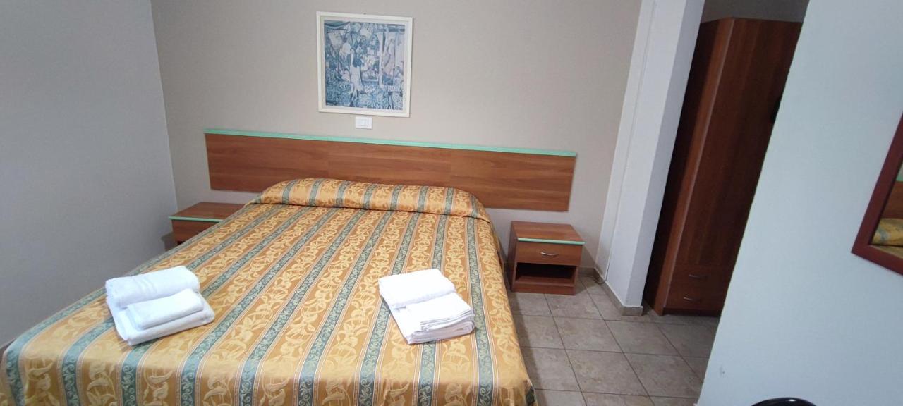 Hotel Zeus Lido Di Classe Room Only Bagian luar foto