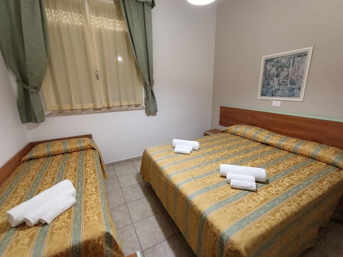 Hotel Zeus Lido Di Classe Room Only Bagian luar foto