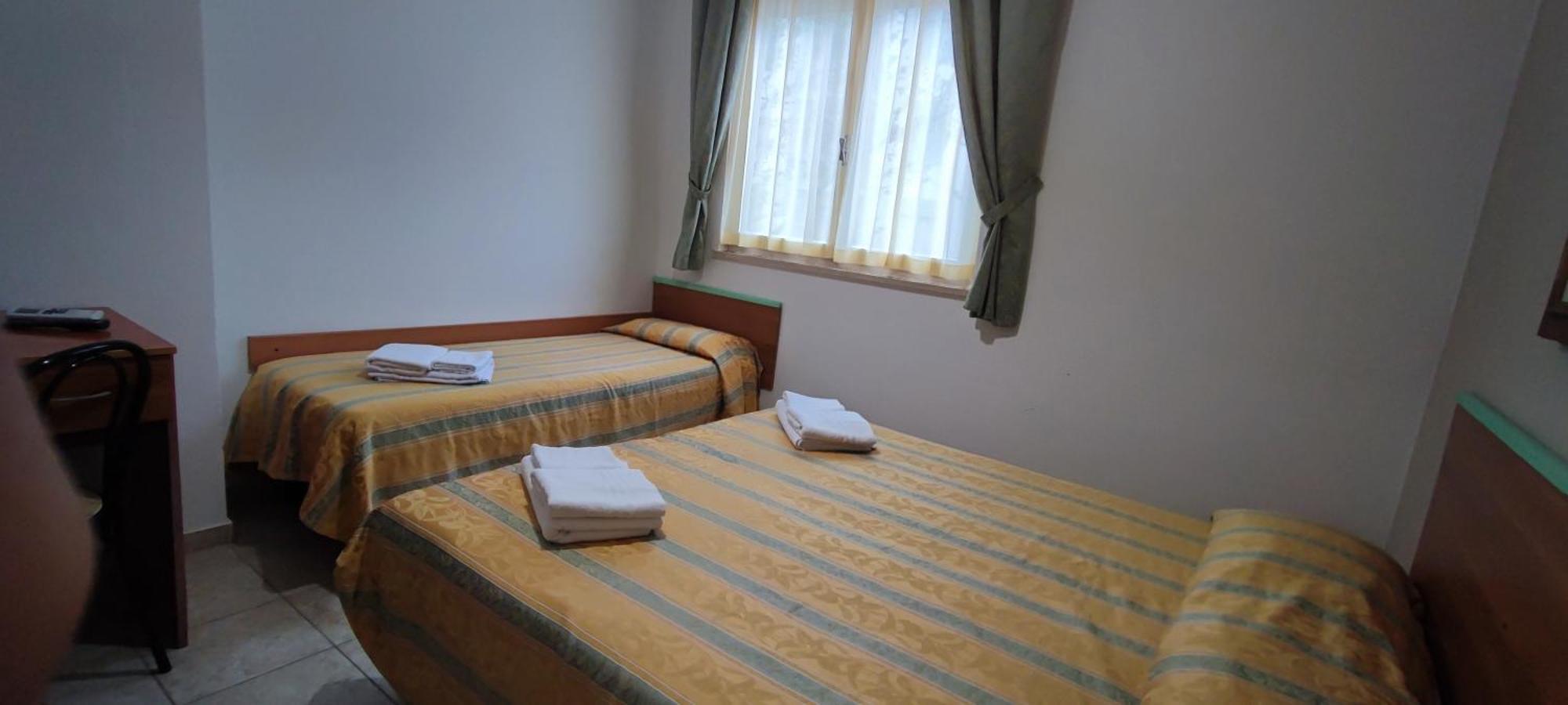 Hotel Zeus Lido Di Classe Room Only Bagian luar foto