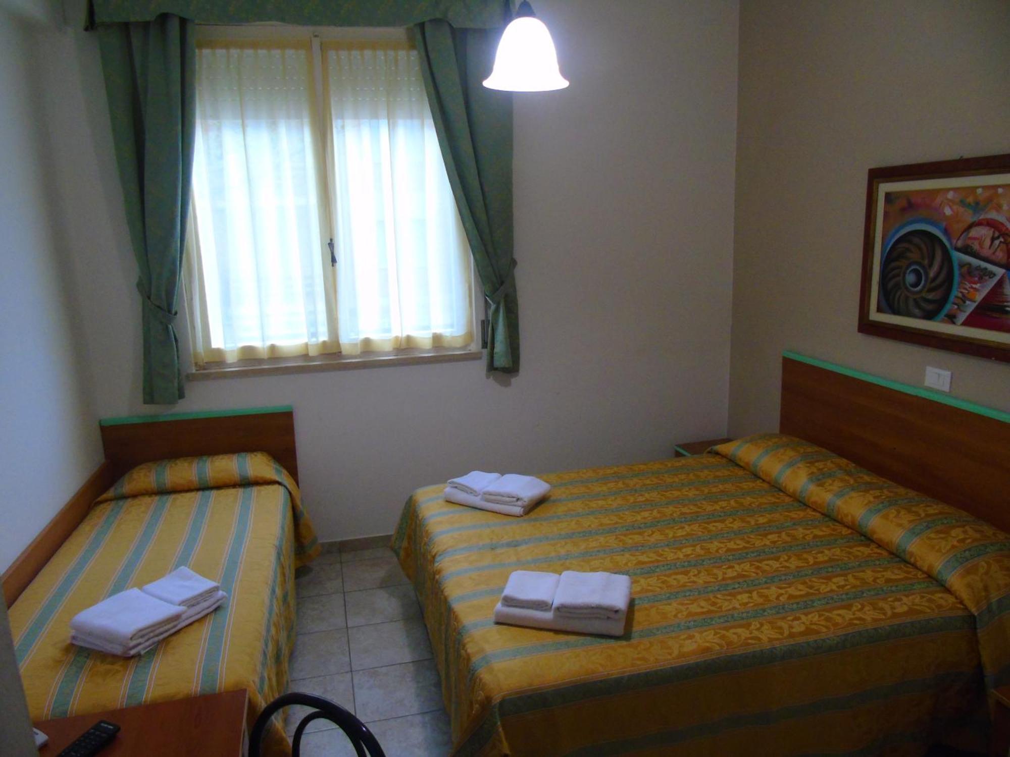 Hotel Zeus Lido Di Classe Room Only Bagian luar foto