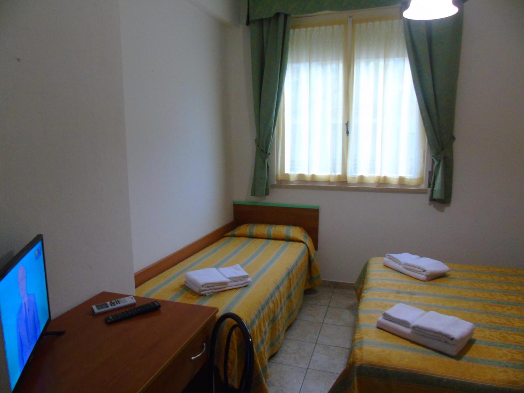 Hotel Zeus Lido Di Classe Room Only Bagian luar foto