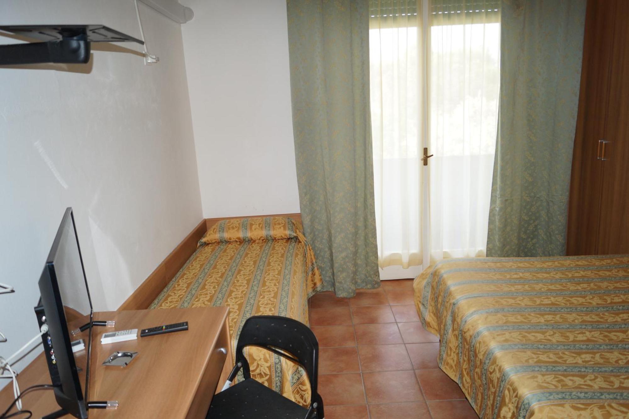 Hotel Zeus Lido Di Classe Room Only Ruang foto