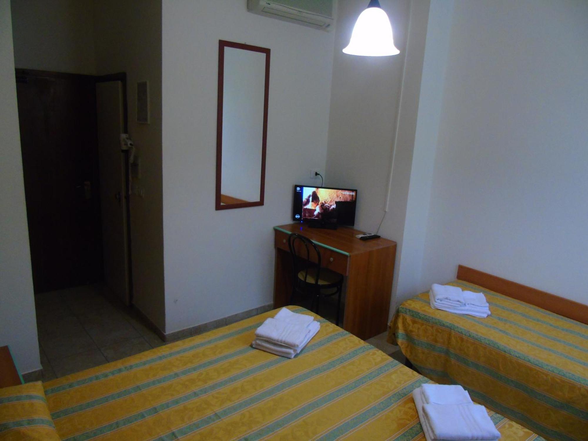 Hotel Zeus Lido Di Classe Room Only Bagian luar foto