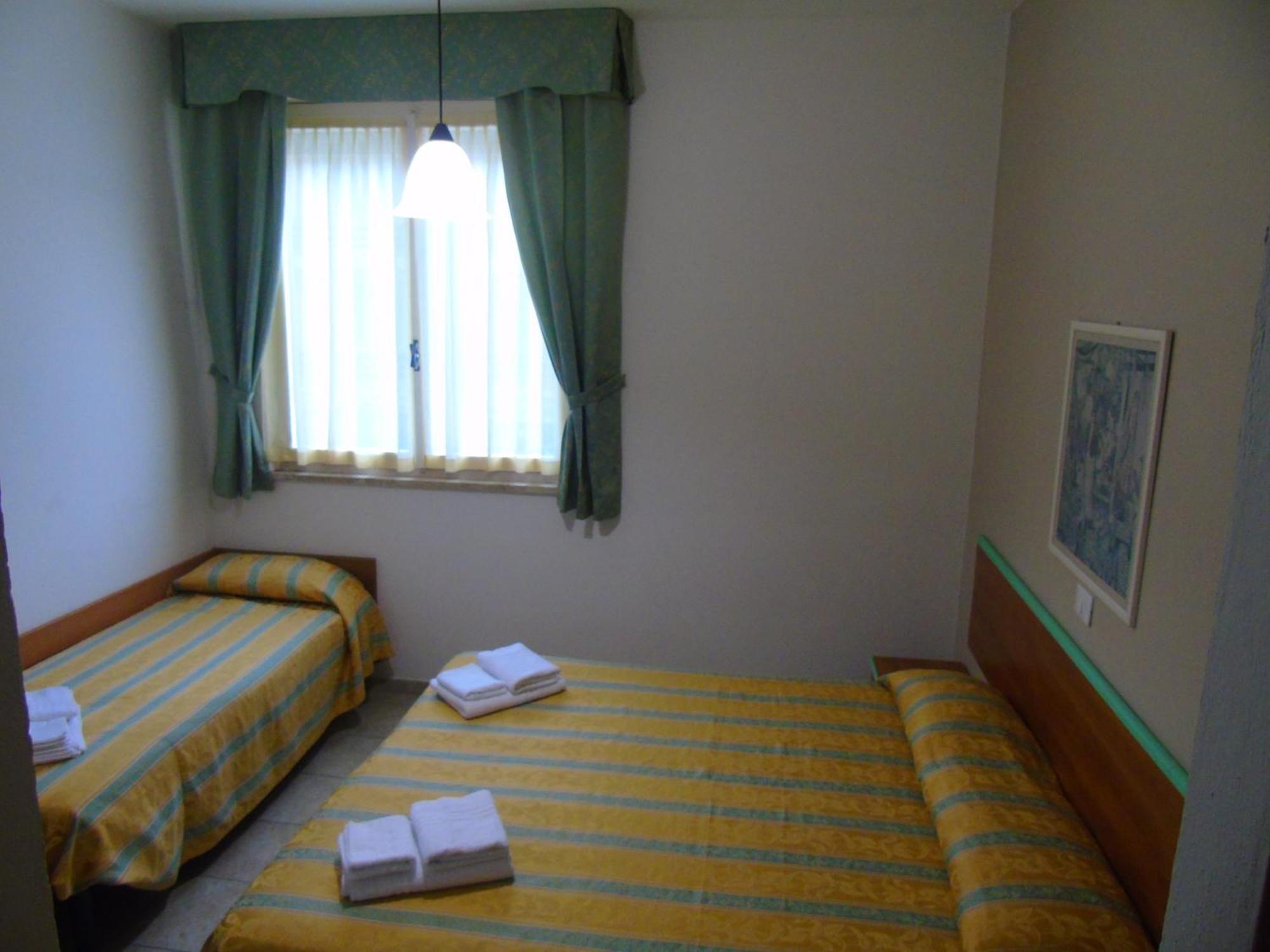 Hotel Zeus Lido Di Classe Room Only Bagian luar foto